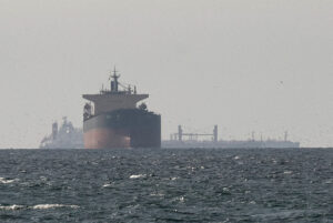 tau hang gan hormuz