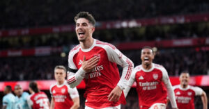 thang burnley arsenal tien sat ngoi vuong ngoai hang anh 70