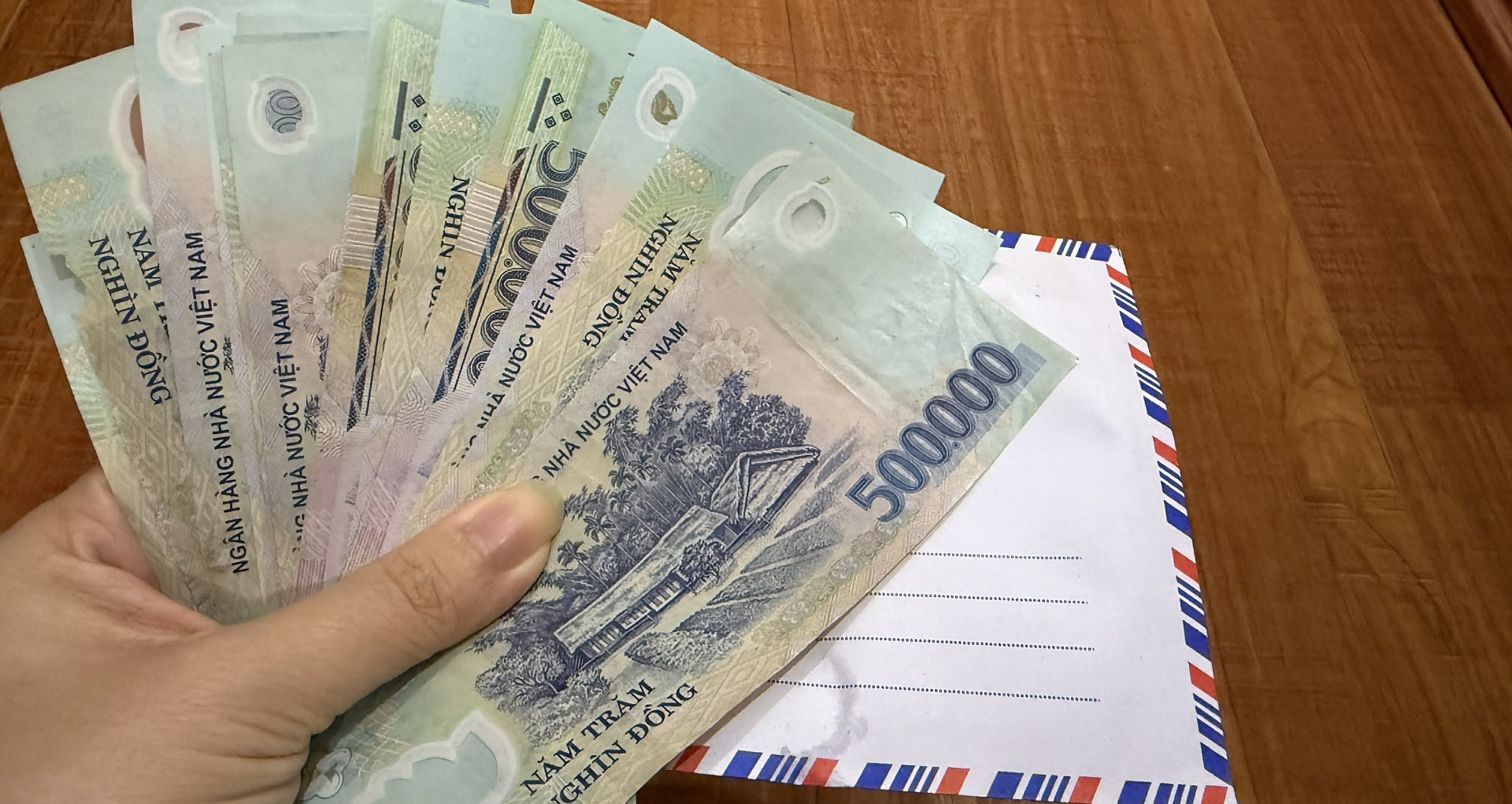 Thong Gia Viet Kieu Bay Ve Du Dam Tang Gui Phong Bi Khien Gia Dinh Nao Loan 186Aba0E6C874Fd0A0D963Cc