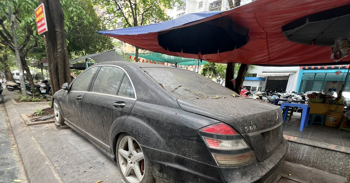 thong tin bat ngo ve chiec mercedes bi bo quen 10 nam tren via he ha noi 2075