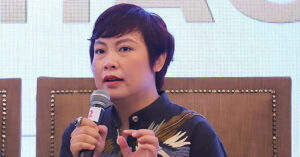 Thuong Ta Dang Thai Huyen Phan Bac Khi Mua Do Bi Noi La Chiec Ao Qua Rong 3517