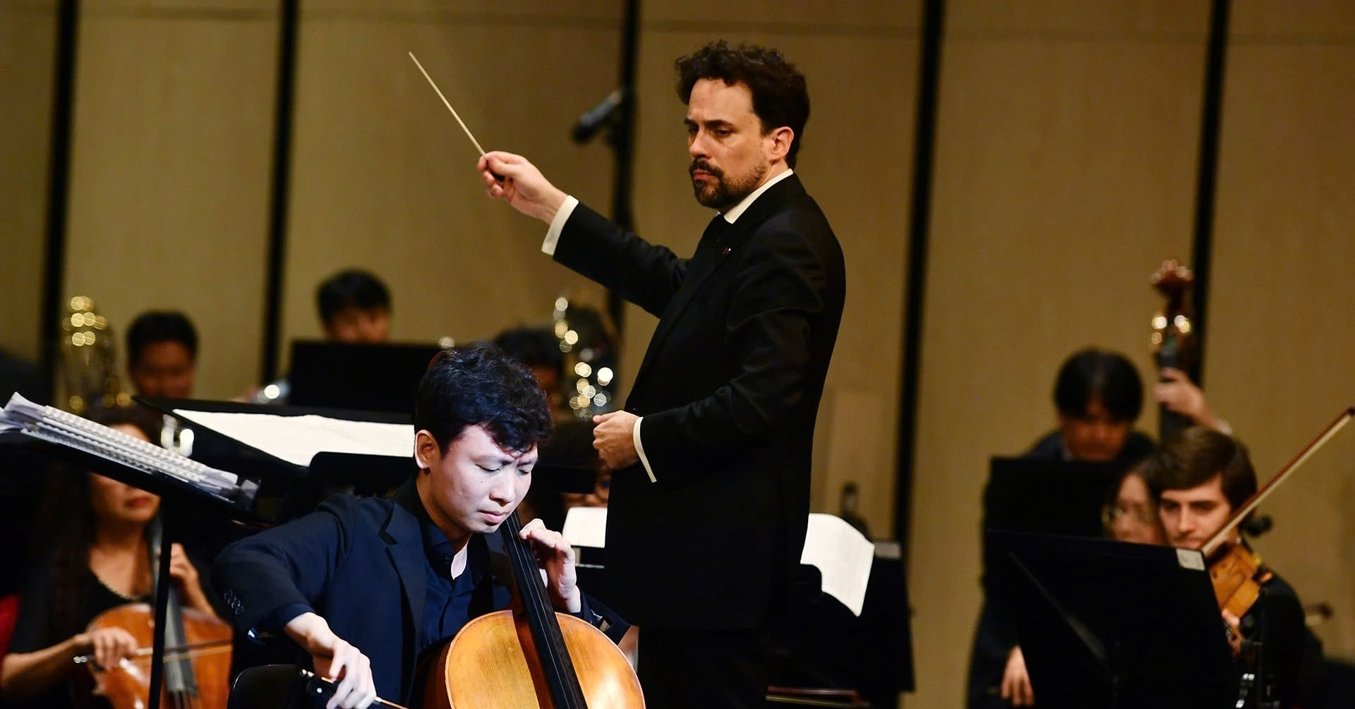 Tien Si Phan Phuc Chi Huy Dem Nhac Duoc Cho Doi Tai Nha Hat Ho Guom 2753