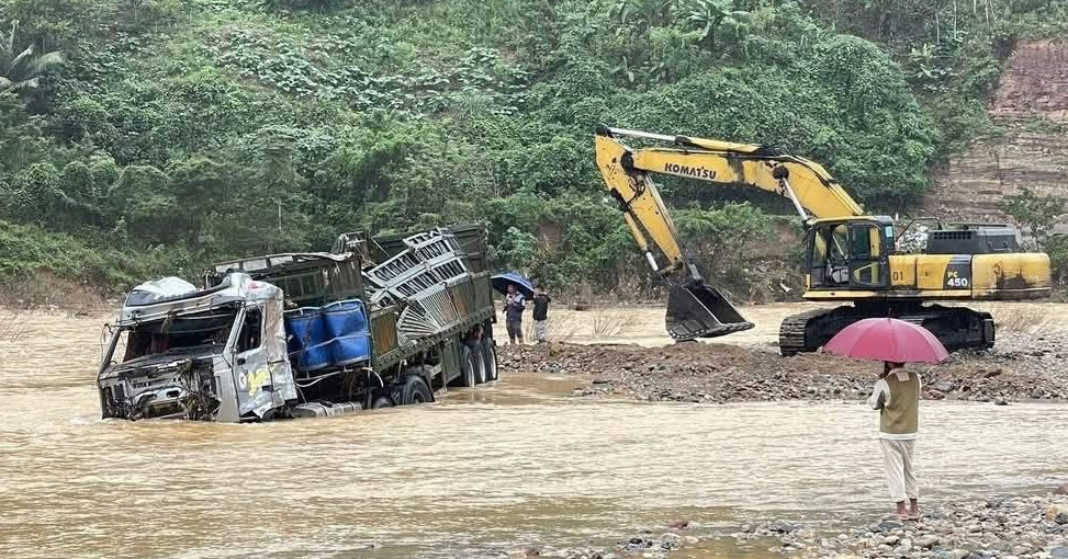 Tim Kiem Tai Xe Bi Lu Cuon O Quang Tri Chu Xe Xac Nhan Do Vat Vua Duoc Phat Hien 2042