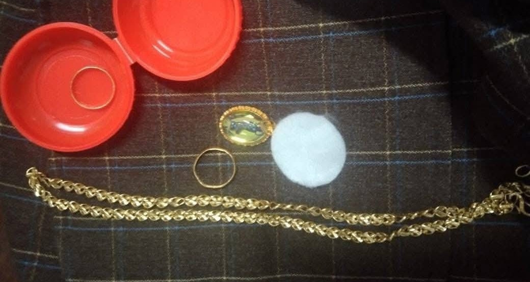 Tra Lai Gan Nua Cay Vang Trong Ao Khoac Quyen Gop Cho Vung Lu 1330