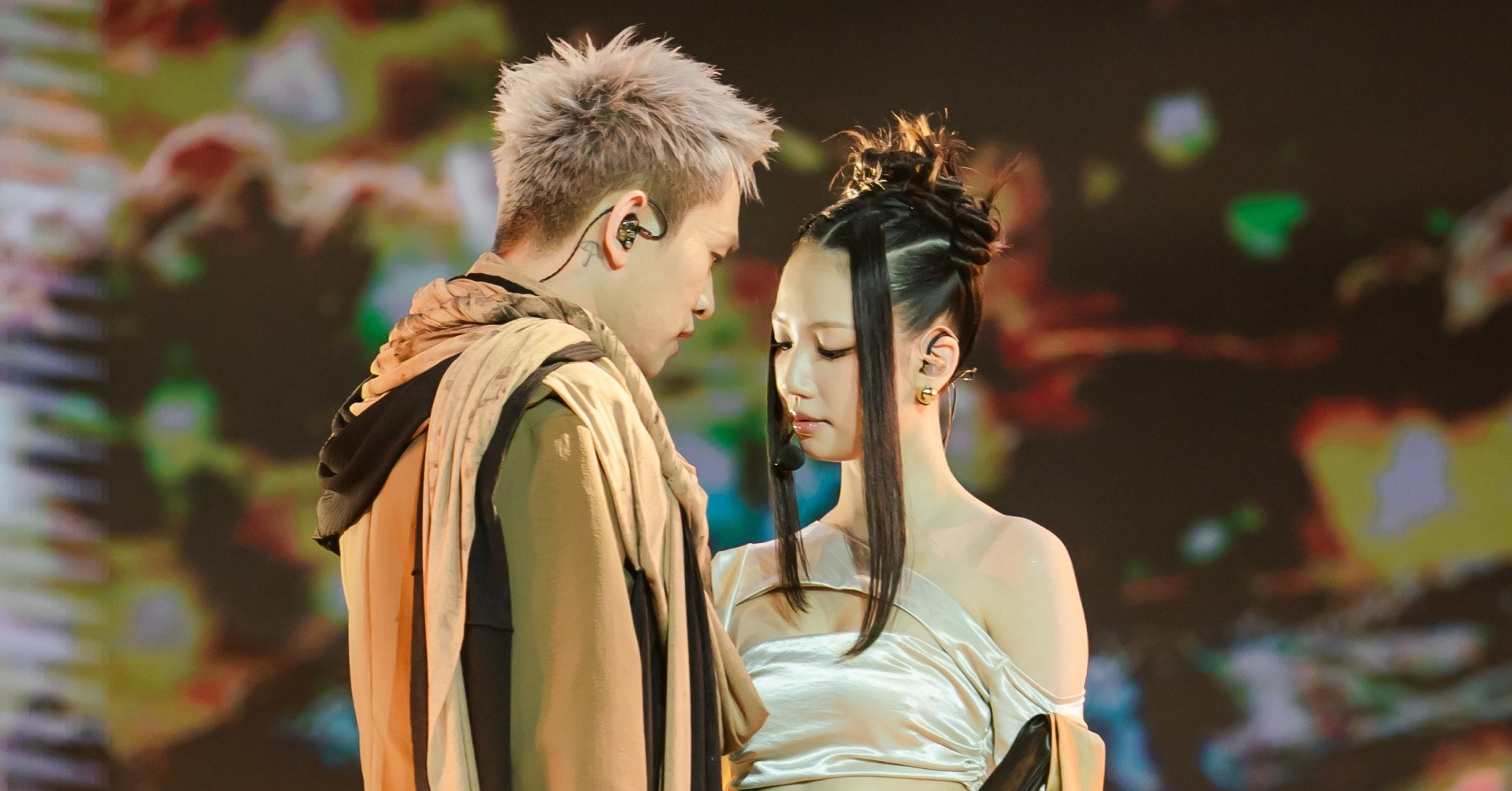 Tran Thanh Khen Anh Trai Co Nang Luc Hon Nhien B Ray Dua Amee Len San Khau 445