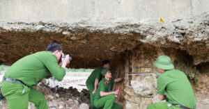 Tru Cau Song Lo Tro Loi Thep Ri Set Cach Nao Cuu Cay Cau 3458