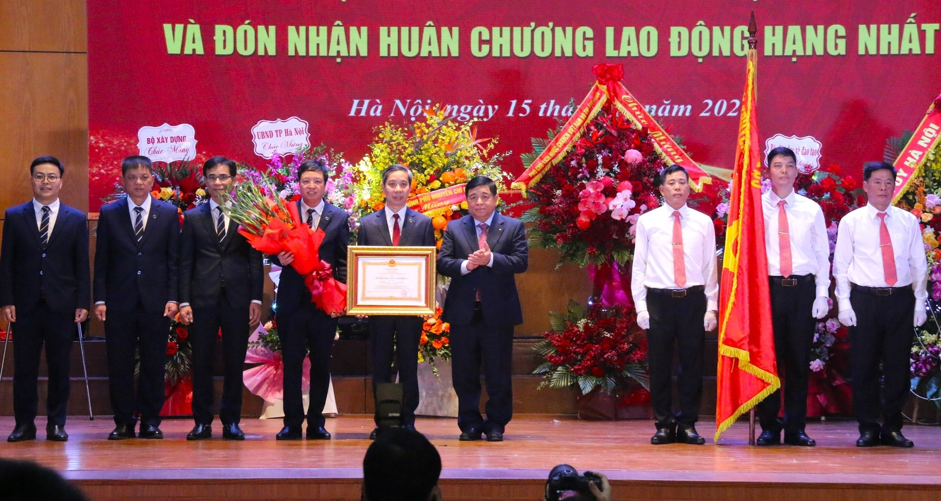 Truong Dai Hoc Giao Thong Van Tai Nhan Huan Chuong Lao Dong Hang Nhat 1014