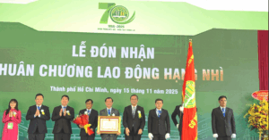 Truong Dh Nong Lam Tphcm Don Huan Chuong Lao Dong Hang Nhi 1312