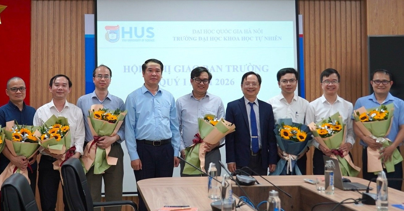 truong thpt chuyen khoa hoc tu nhien dh quoc gia ha noi co hieu truong moi 436