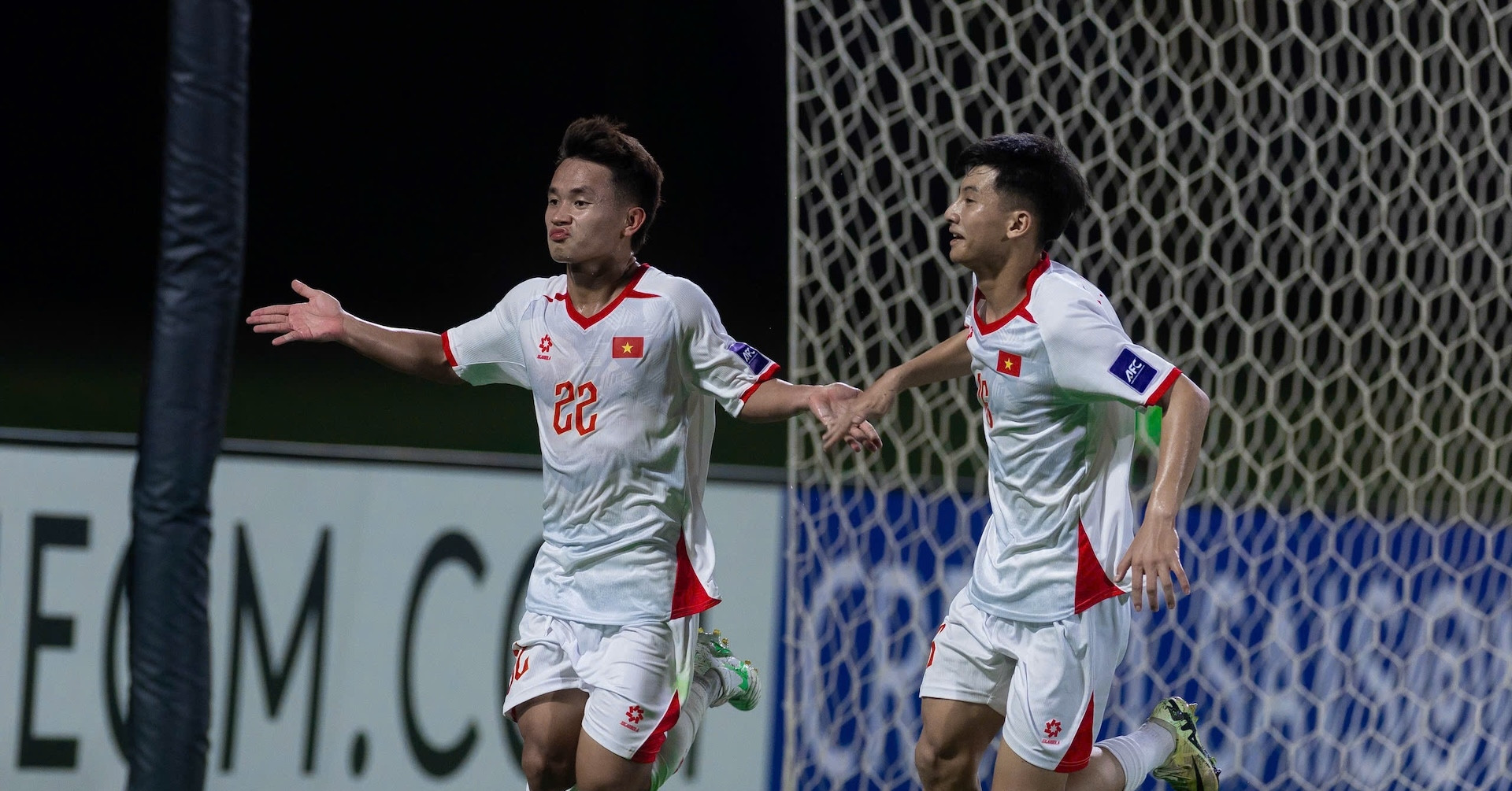 u17 viet nam dau u17 uae dung so truong lay ve u17 world cup 2552