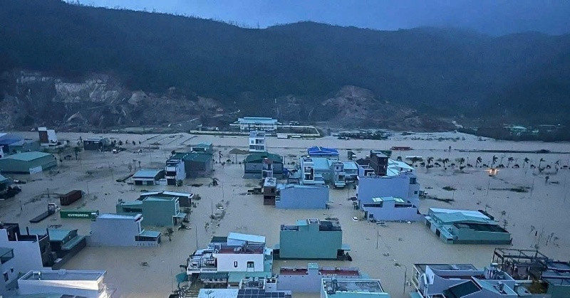 Ung Pho Khan Cap Voi Lu Vuot Dinh Lich Su O Song Ba Song Kon 3336