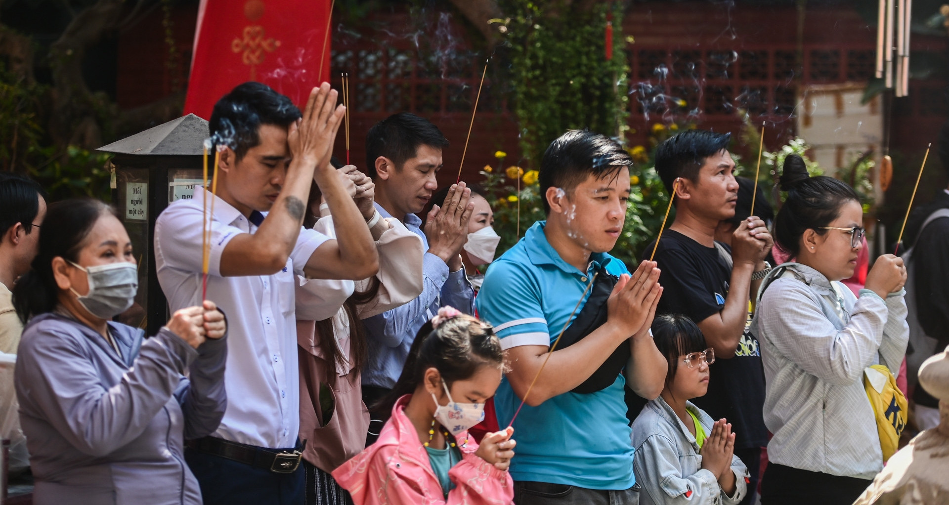 van khan ram thang 4 nam 2026 duoc nhieu nha tin dung 1385