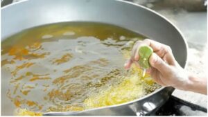 Vi Sao Nhieu Nguoi Lai Khuyen Vat Cot Chanh Vao Chao Dau Truoc Khi Chien Ran 202453