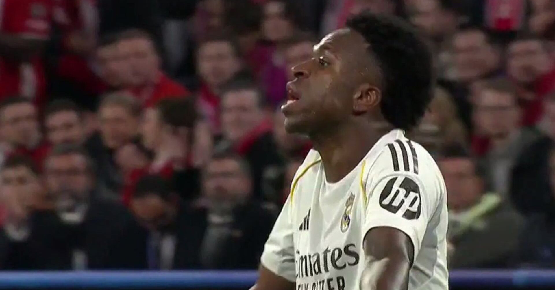 vinicius mang thang mat bellingham khi real madrid that bai 543