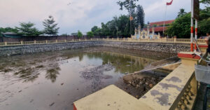 Vợ chồng Hà Nội tát cạn giếng làng tìm dây chuyền vàng: Món quà gắn bó 10 năm 1 vo chong ha noi tat can gieng lang tim day chuyen vang mon qua gan bo 10 nam 2193