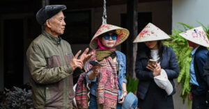 Vo Chong U80 Bien Nha San Gan 100 Tuoi Thanh Homestay Don Khach Nhu Con Chau 44