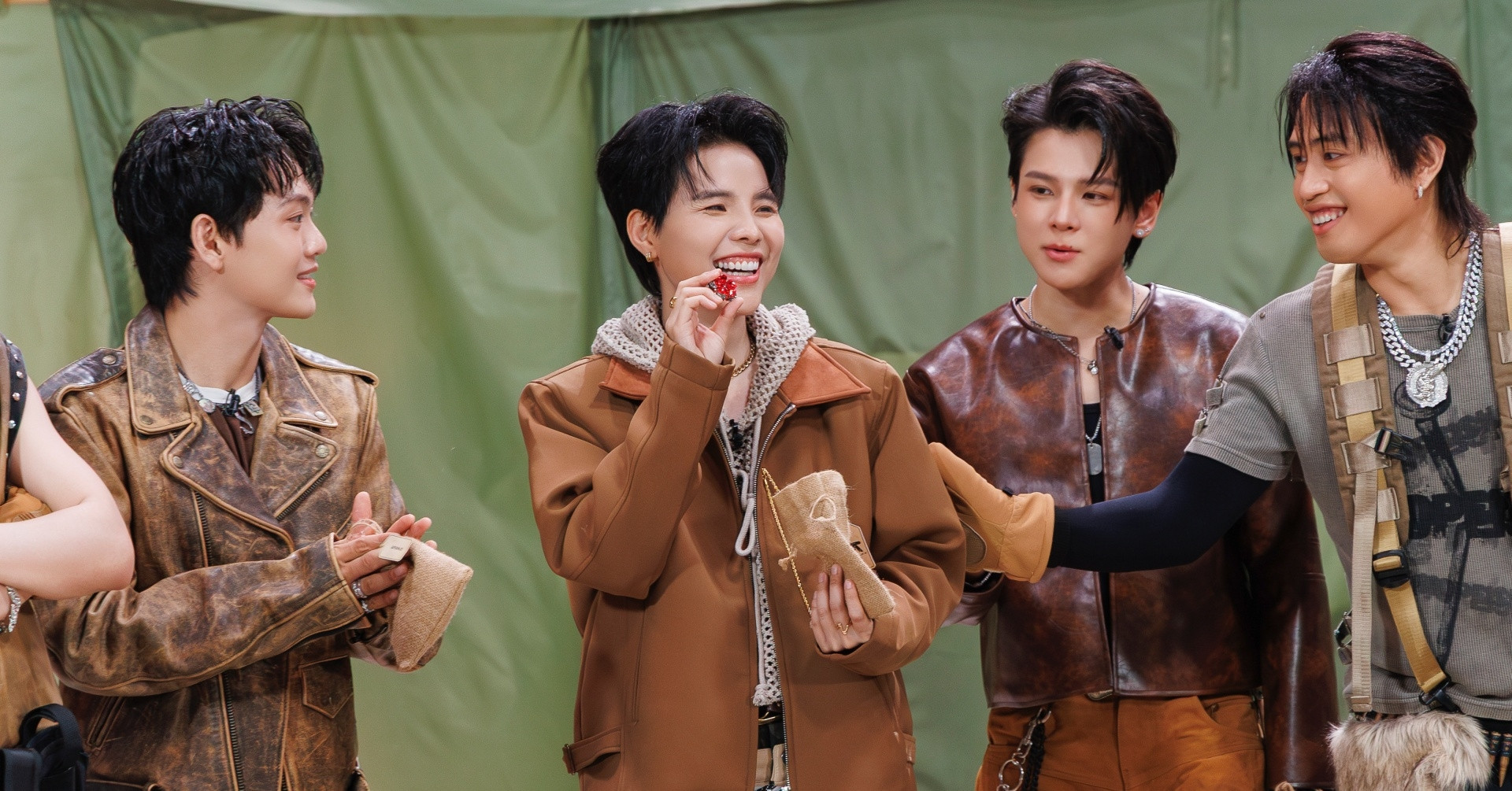 Vu Cat Tuong La Doi Truong Duy Nhat Trang Tay Negav Dan Dau Anh Trai Say Hi 490