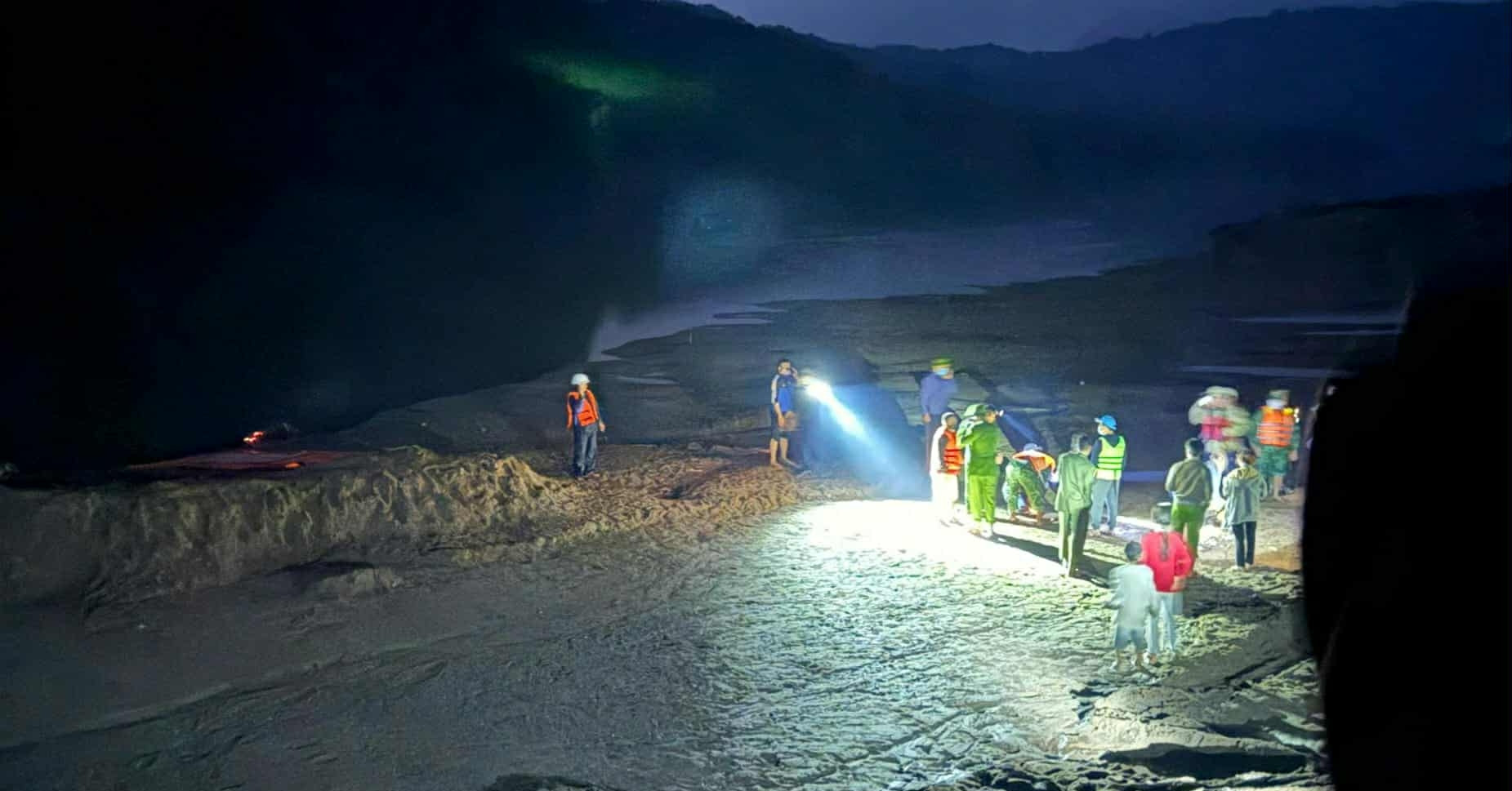 Vu O To Bi Lu Cuon O Quang Tri Tim Thay Thi The Tai Xe Cach Hien Truong 30Km 2335