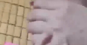 xac minh clip nguoi me lien tuc dung tay bop mieng con gai 1 tuoi o dak lak 3182