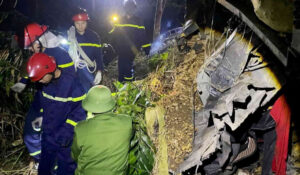 Xe Tai Lao Xuong Vuc Sau 100M Tai Xe Tu Vong 1055