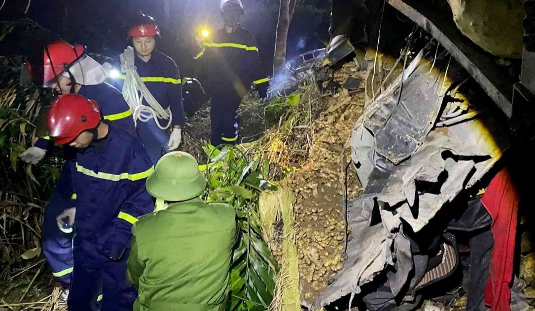 Xe Tai Lao Xuong Vuc Sau 100M Tai Xe Tu Vong 1055