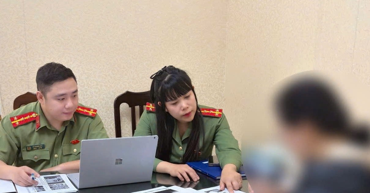 xu phat nguoi phu nu dang tai thong tin sai su that ve lanh dao ha noi 2095