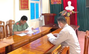 xu rphajt hanh chinh thong bao chot cong an giao thong